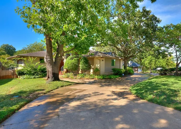 Arch House 3br Bunk Pool Game