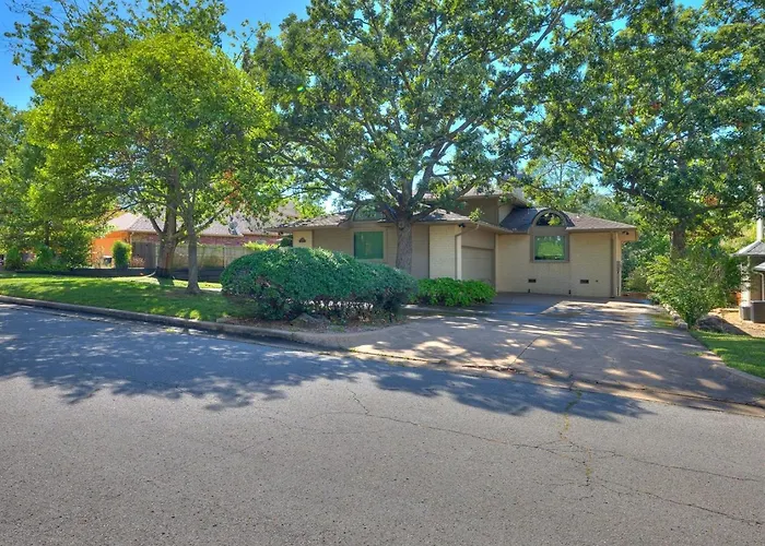 Country house Arch House 3br Bunk Pool Game Tulsa